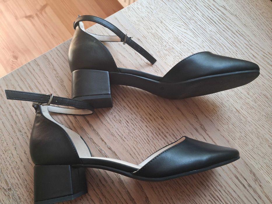 Nowe buty letnie sandały na obcasie 42