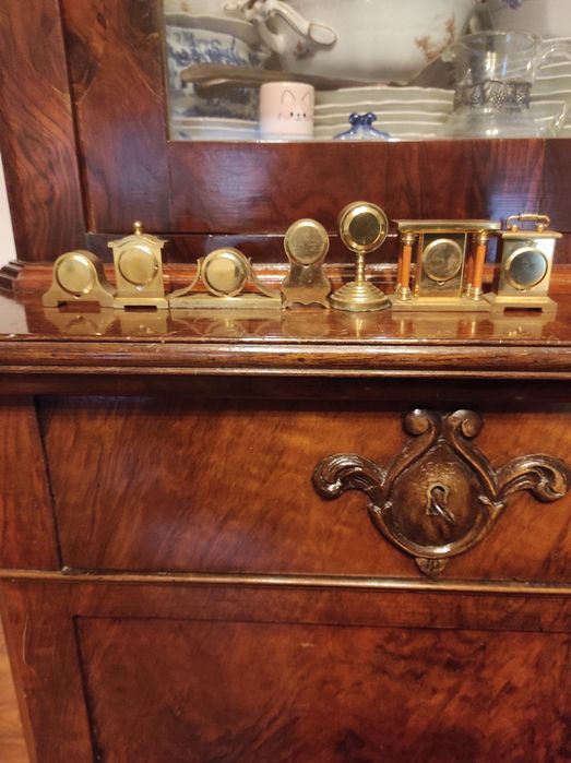 Coleção de relógios em metal pesados