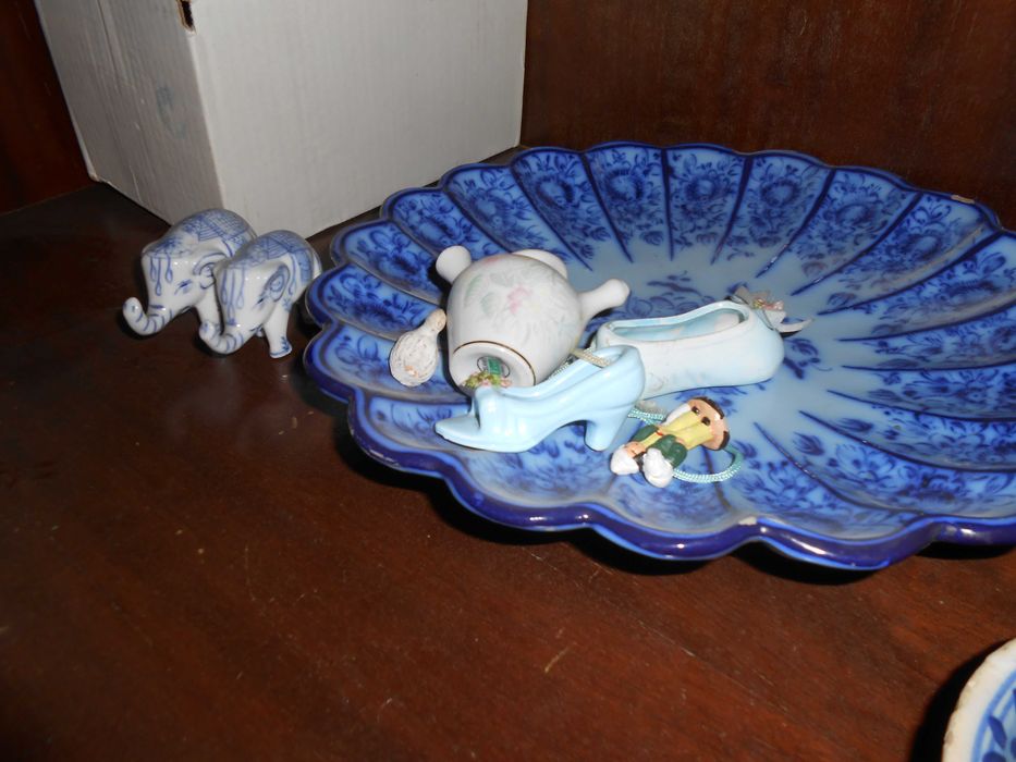 Various antique ceramic pieces426075847435888643