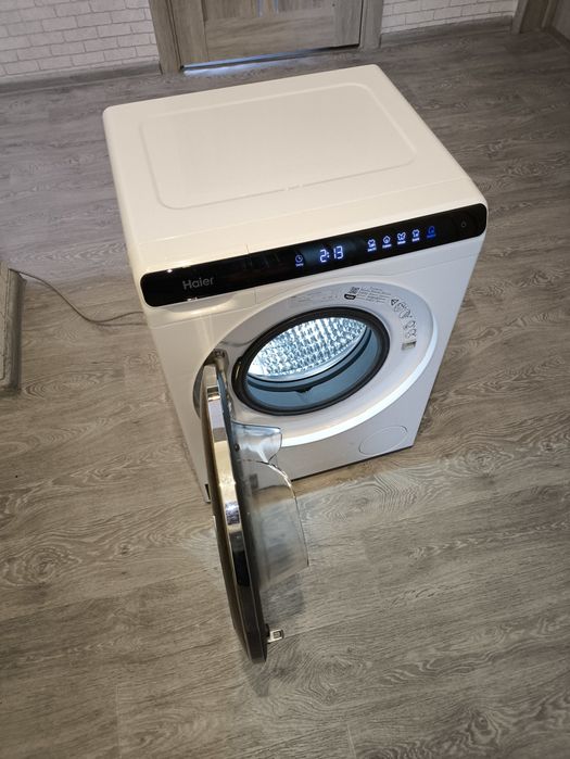 Компактна пральна машина Haier HW50-BP12307