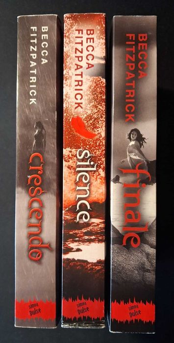 Livros "Crescendo"; "Silence" e "Finale" de Becca Fitzpatrick