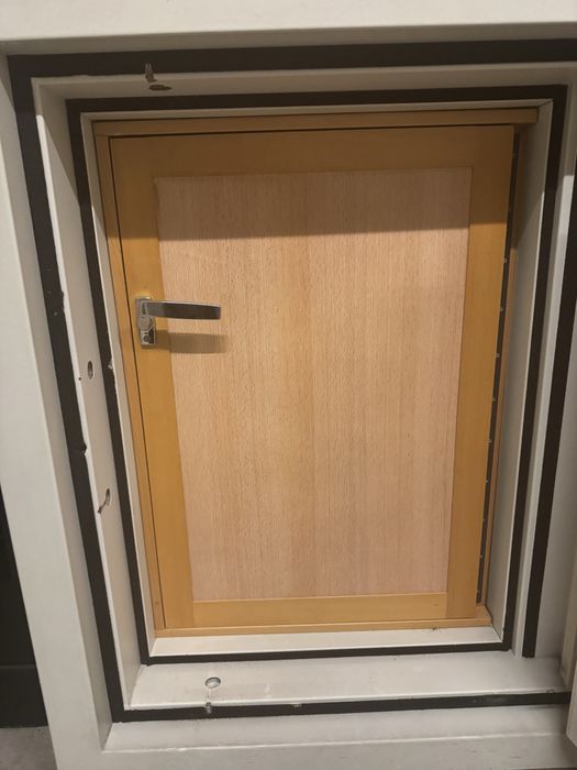 Cofre com chave em perfeito funcionamento