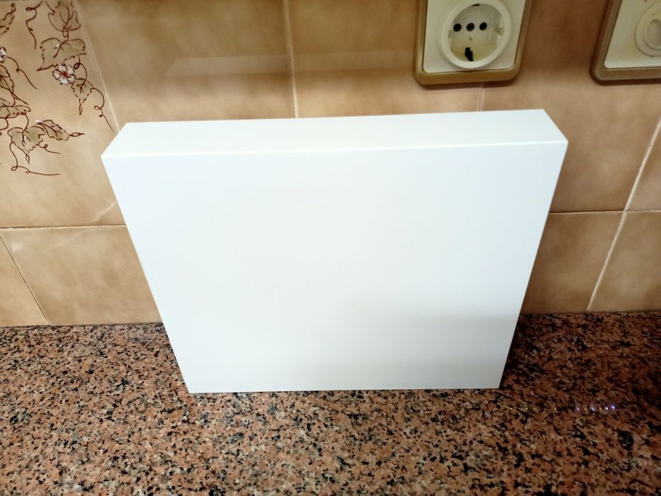 Estante de parede prateleira branca IKEA. Casa apartamento escritório