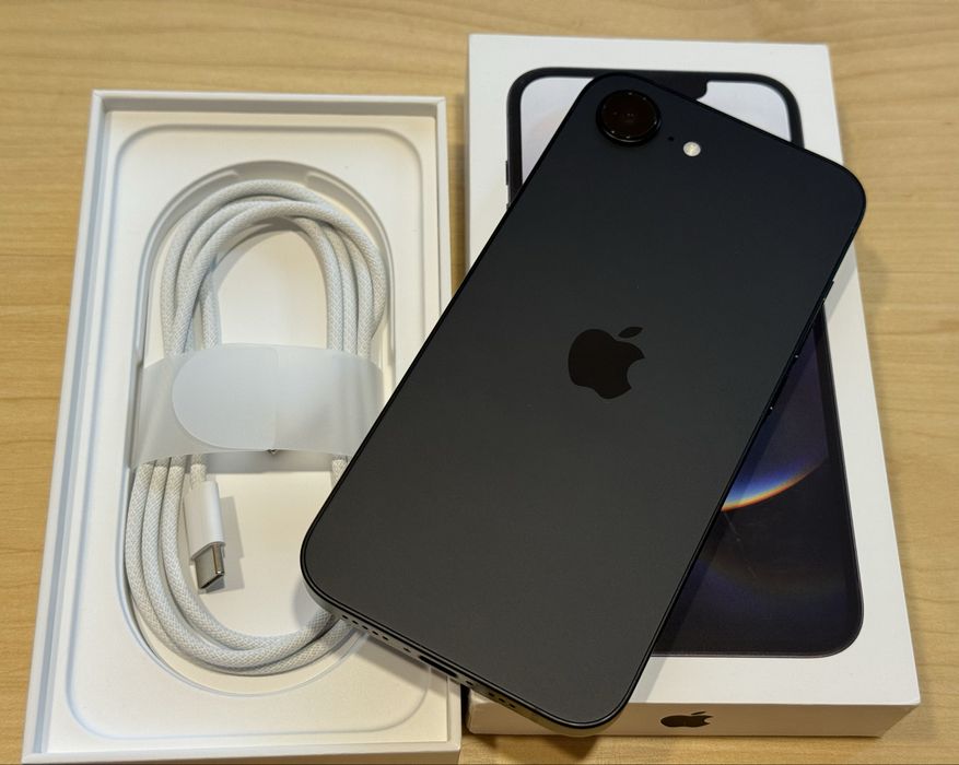 Apple iPhone 16e 128gb, black новий, 18 циклів заряду
