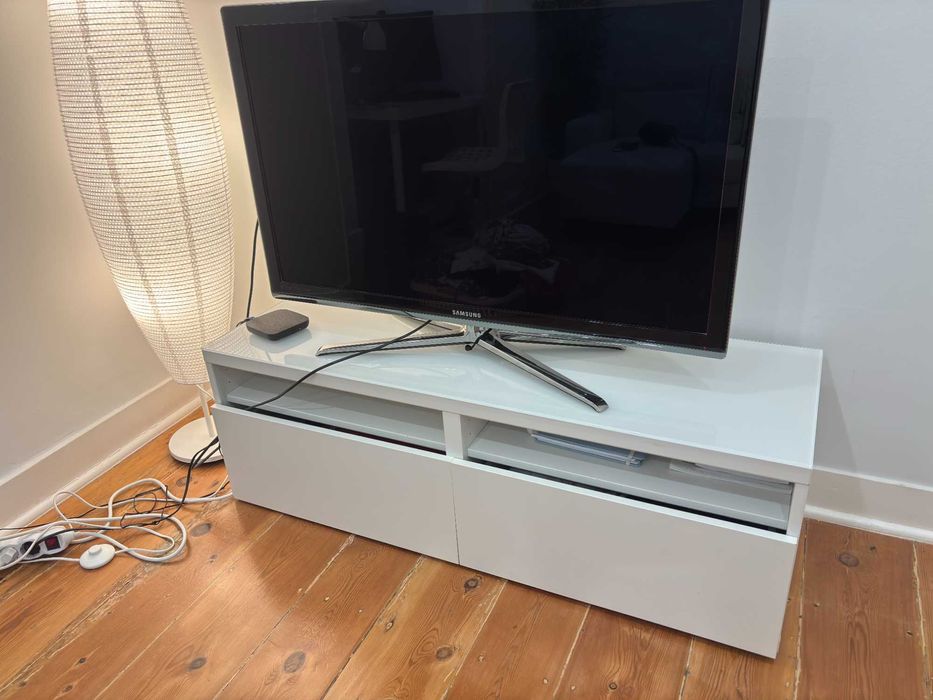 Movel TV com tampo em vidro