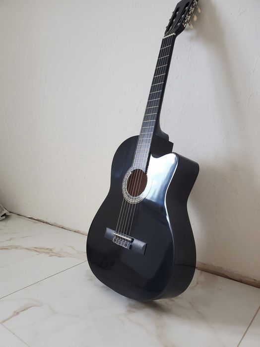 класична гітара італійської фірми 4/4 нейлонові струни