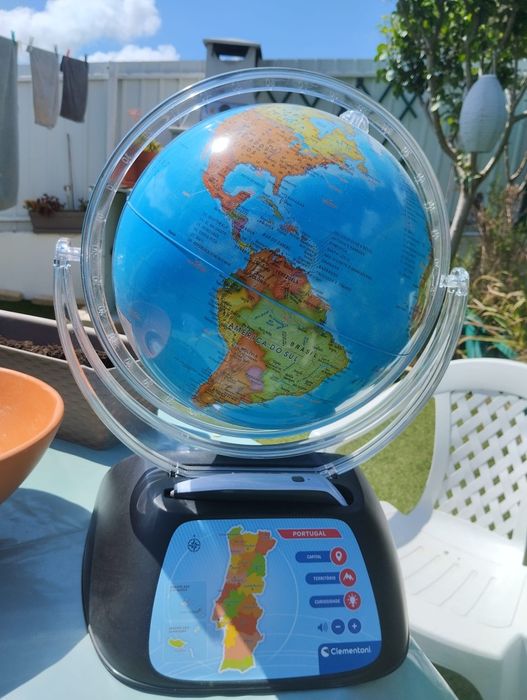 Globo interativo Clementoni