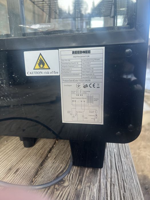 Холодильна вітрина