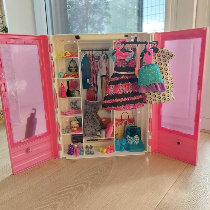 Szafa Barbie z akcesoriami