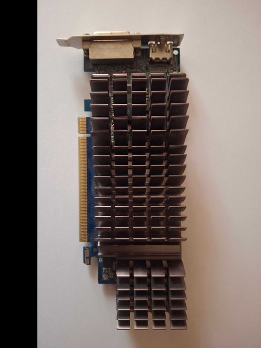 ASUS GeForce GT 620 1 ГБ DDR3