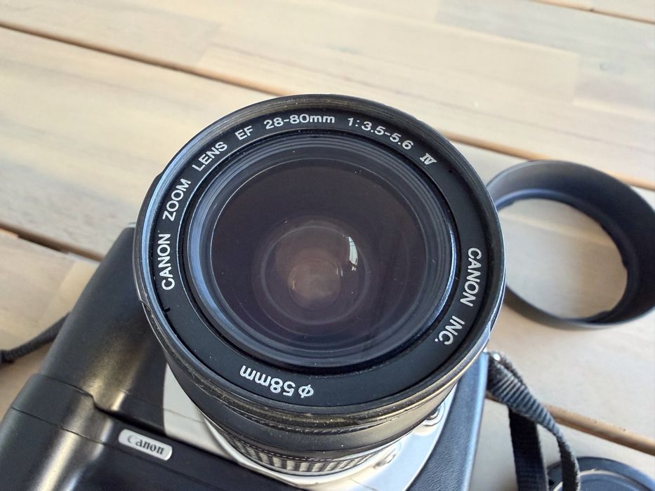 Camara reflex Canon EOS300 com lente EF 28-80mm