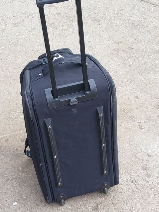 Torba podróżna na kółkach z wysuwaną rączką i paskiem na ramię