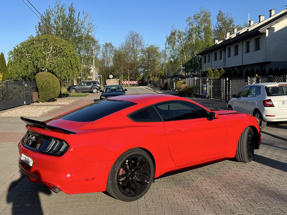 Ford Mustang 6 3.7 V6 Race Red