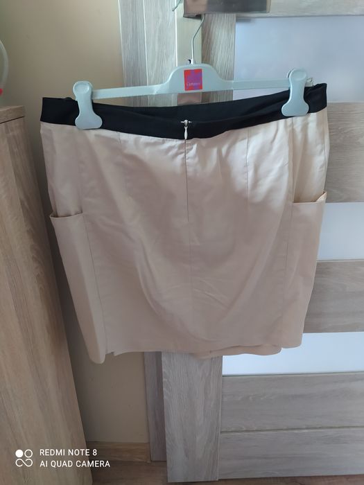Beżowa asymetryczna spódnica