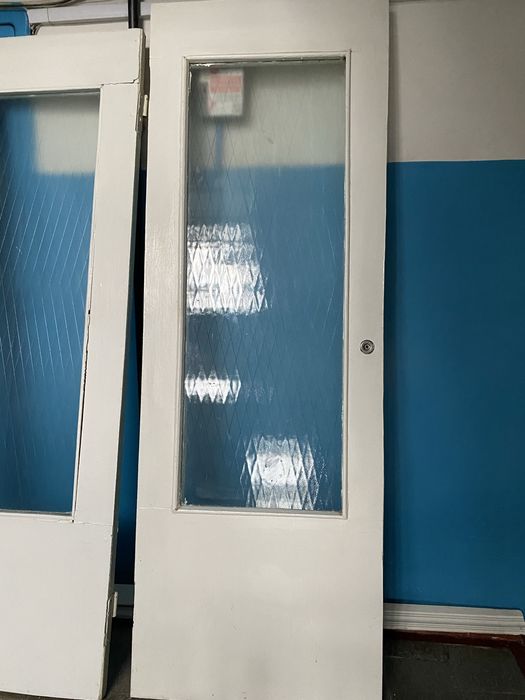 Міжкімнатні двері зі склом і глухі