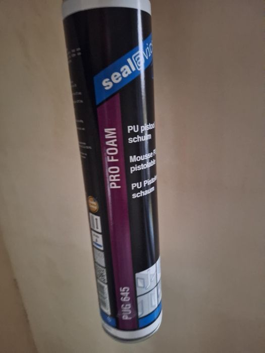 Pianka montazowa 12 sztuk za 200zl