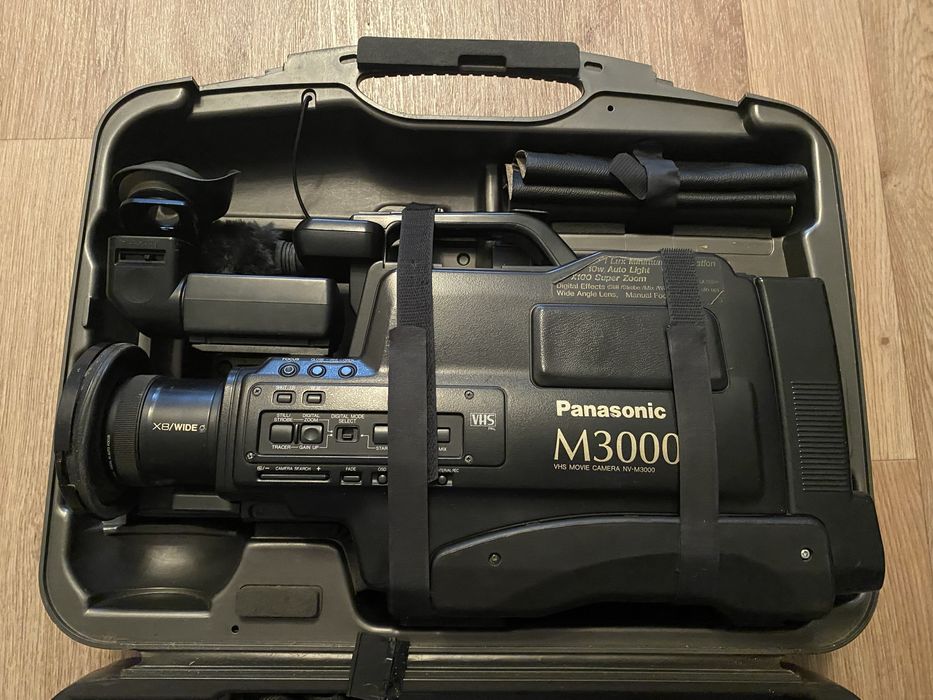 Відеокамера. Panasonic M 3000