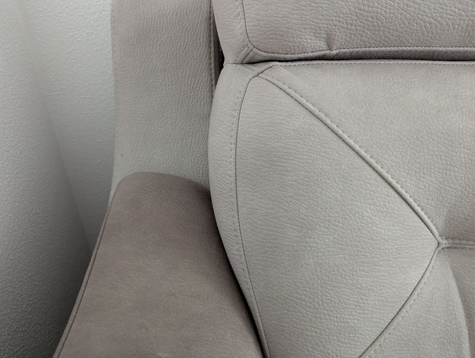 Sofá 3 lugares bege