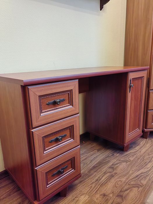 Продам стол письменный