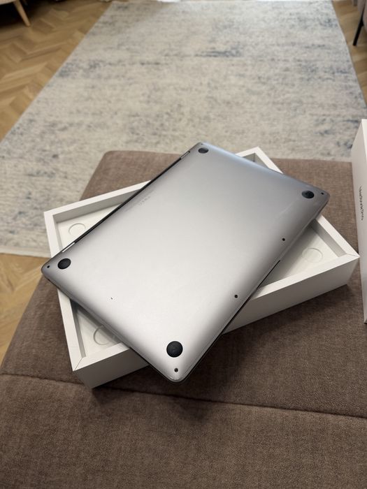 Macbook Pro 13 2020 i5 / 8gb / 256gb/ 93% / Повний Комплект