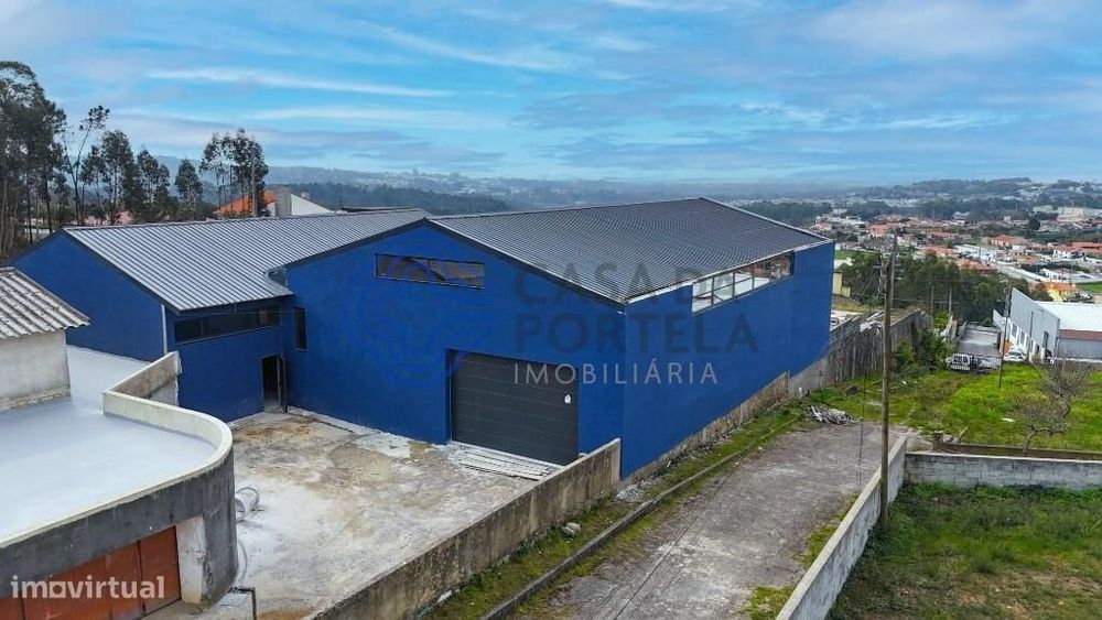 Armazém Industrial | 1060 m2 de Construção | Lote 2.400 m2 | Escapães