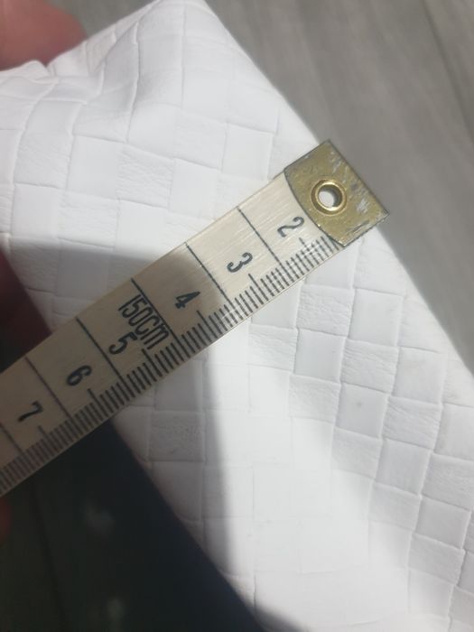 Biała kosmetyczka saszetka 18 cm kratka