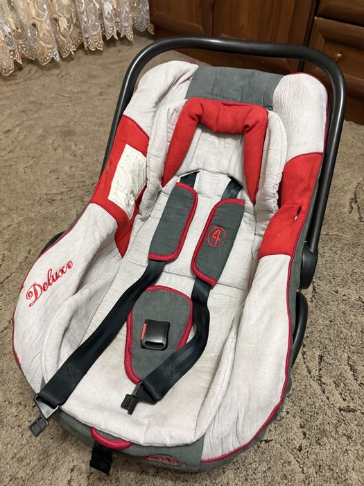 Дитяче автокрісло-люлька