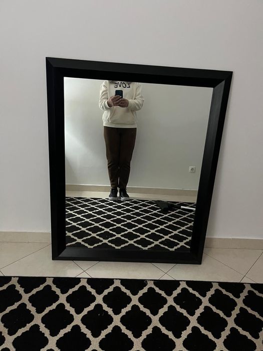 Espelho preto em madeira