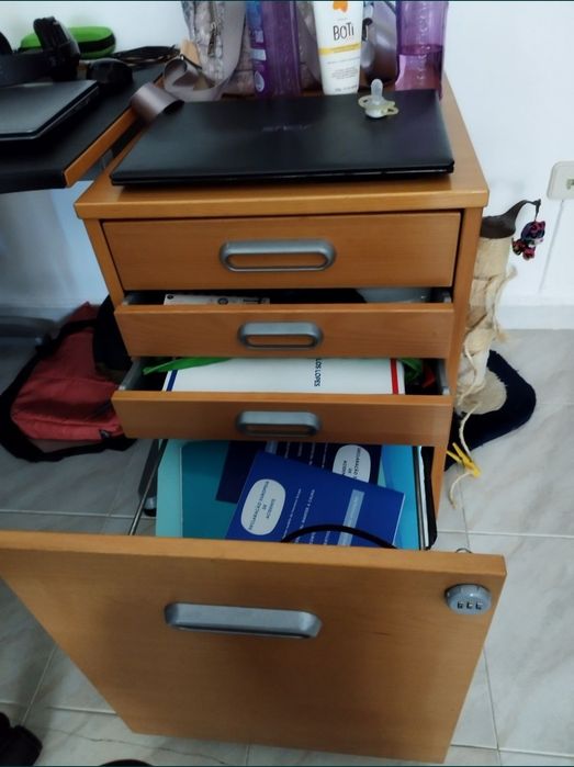 Secretária com armário