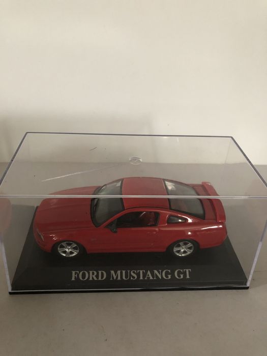 Ford Mustang GT escala 1:43