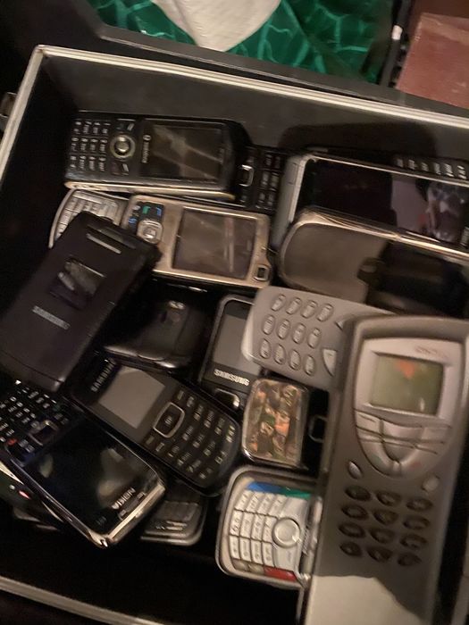 Tenho para venda para os amantes de telemóveis antigos