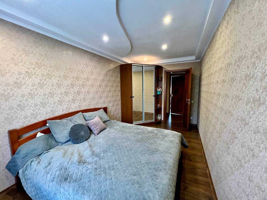 Продам 3-х комнатную квартиру район "80 школы"