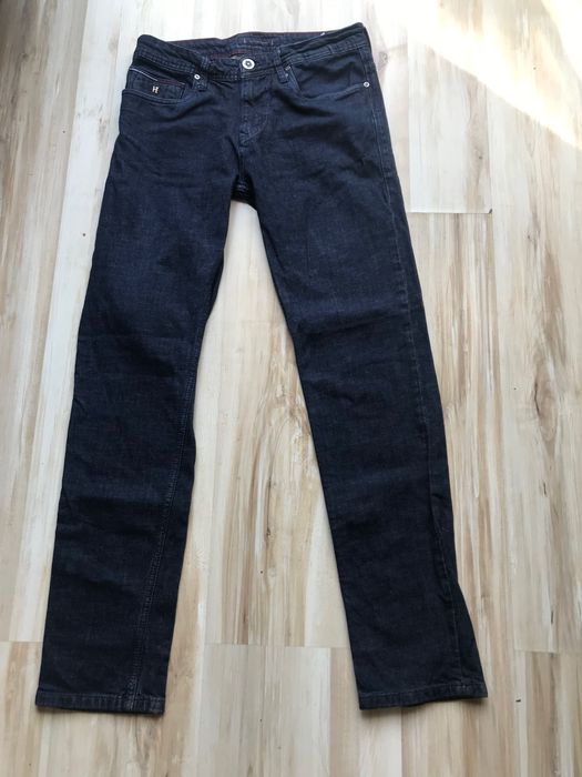 Spodnie marki Tommy Hilfiger, rozmiar na metce 32x34
