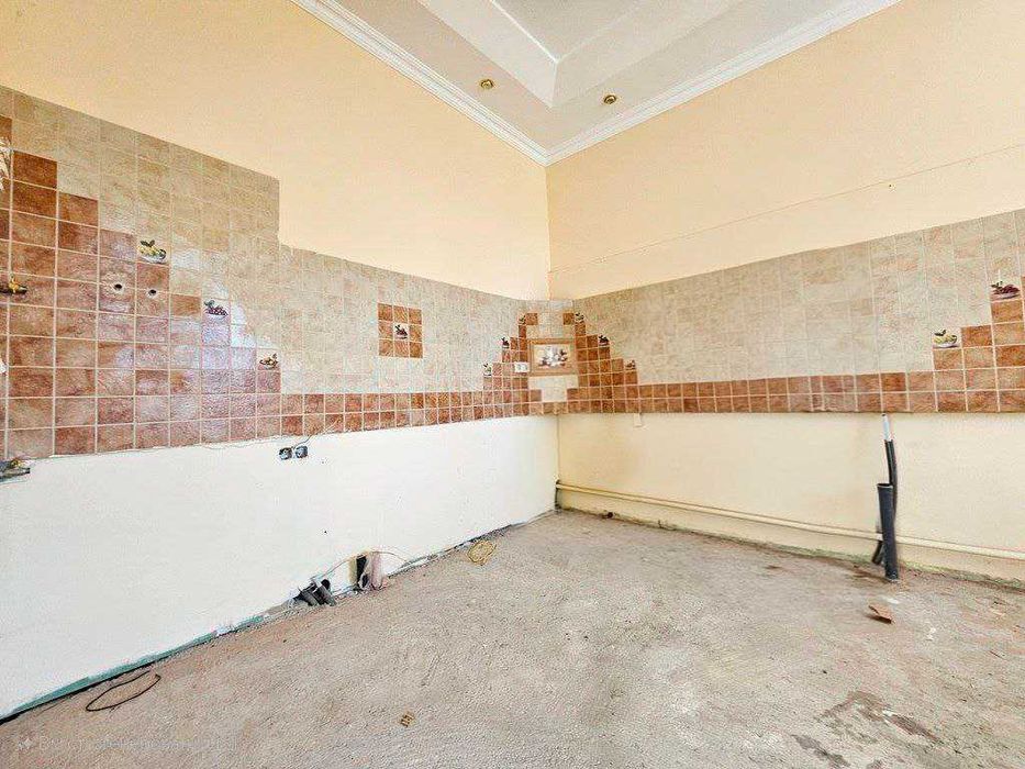 Продається добротний цегляний будинок з гаражем в м.Стрий...