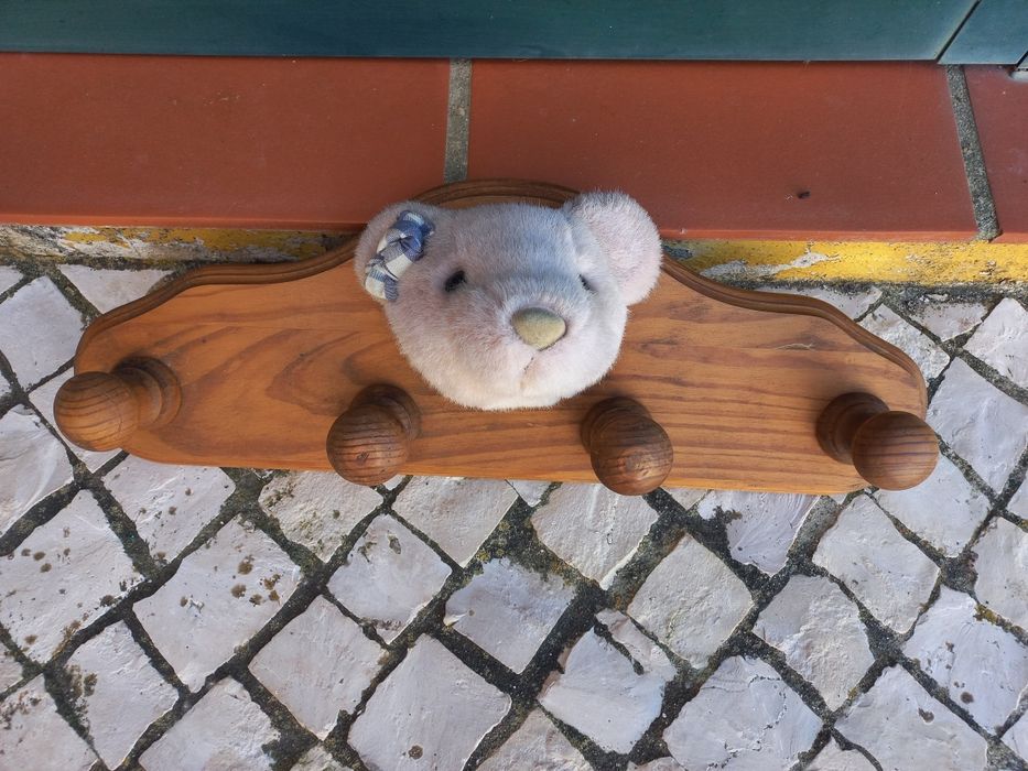 Cabide quarto de criança com urso peluche