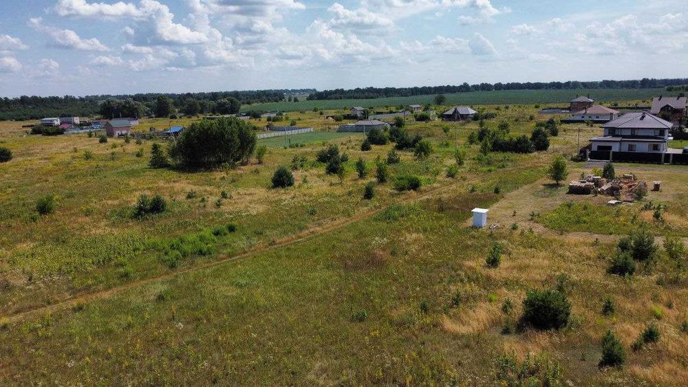 Рожівка, 15 соток на житловій вулиці з комунікаціями