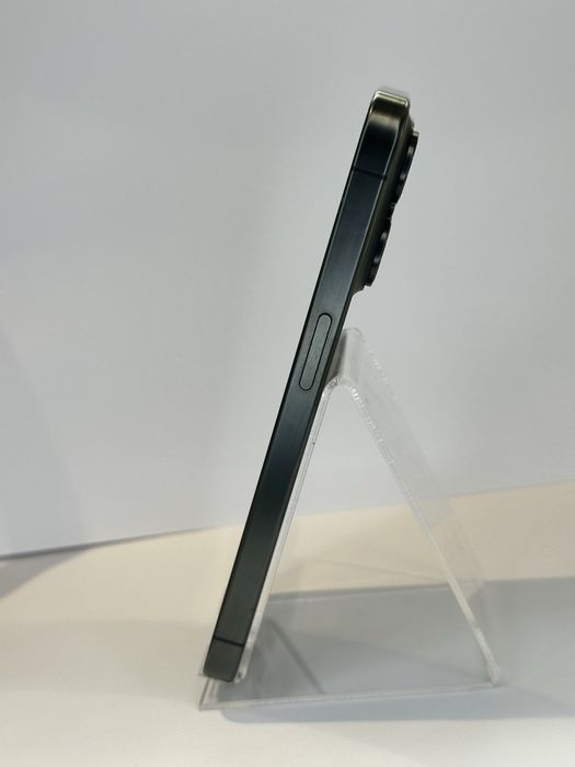 iPhone 15 Pro 128 GB — Black Titanium