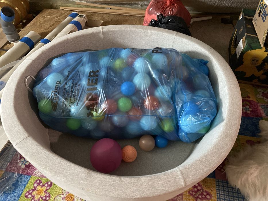 Basen dla maluszka z kulkami