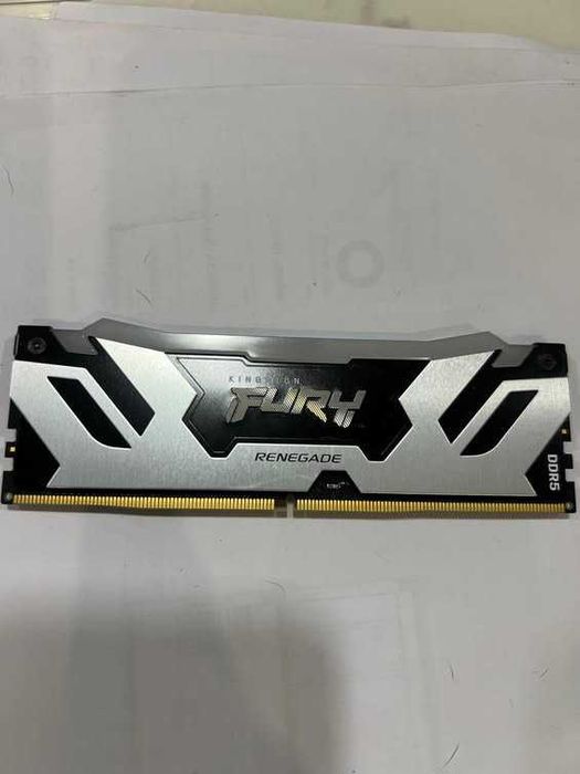 2x Kingston Fury Renegade 6400MT/s 16GB (32GB)