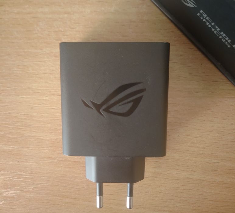 блок живлення для смартфона ASUS ROG Phone 6.