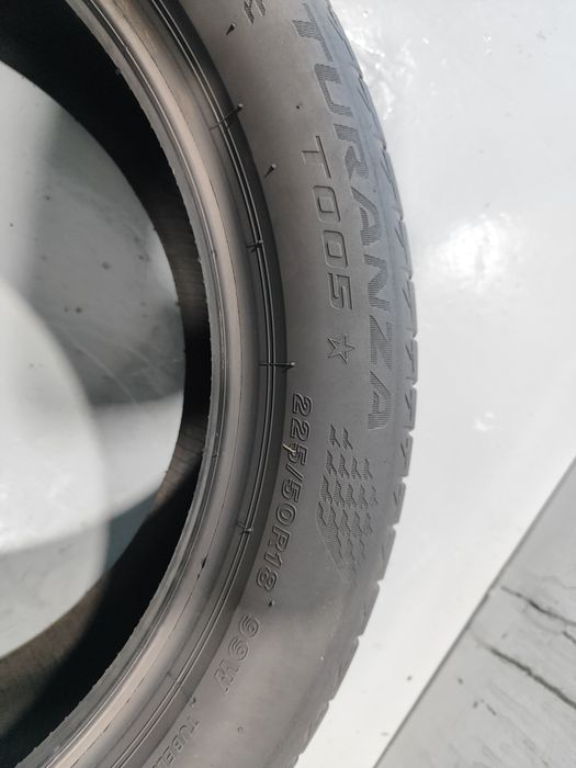 2 pneus semi novos 225-50R18 Bridgestone - 120 euros Oferta dos portes