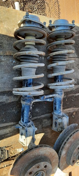 Стойки передні ваз 2110