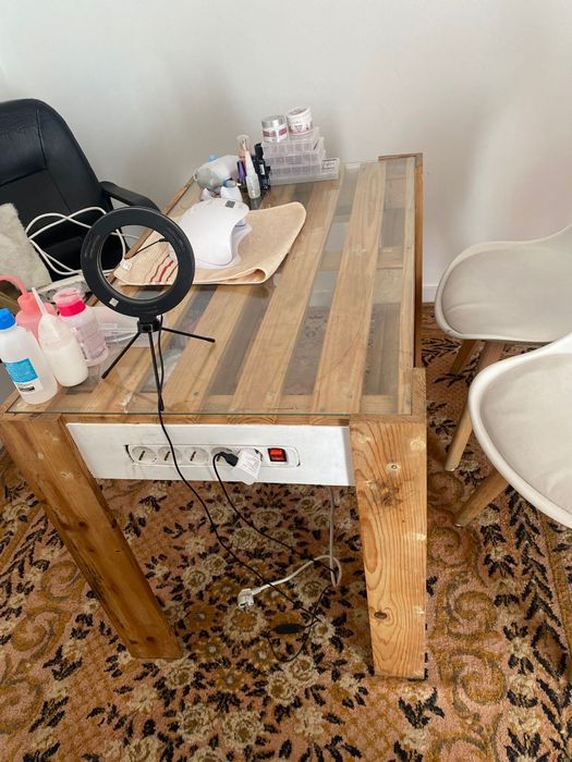 Mesa e cadeiras para Manicure