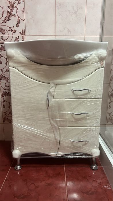 Тумбочка з умивальником, рукомийником