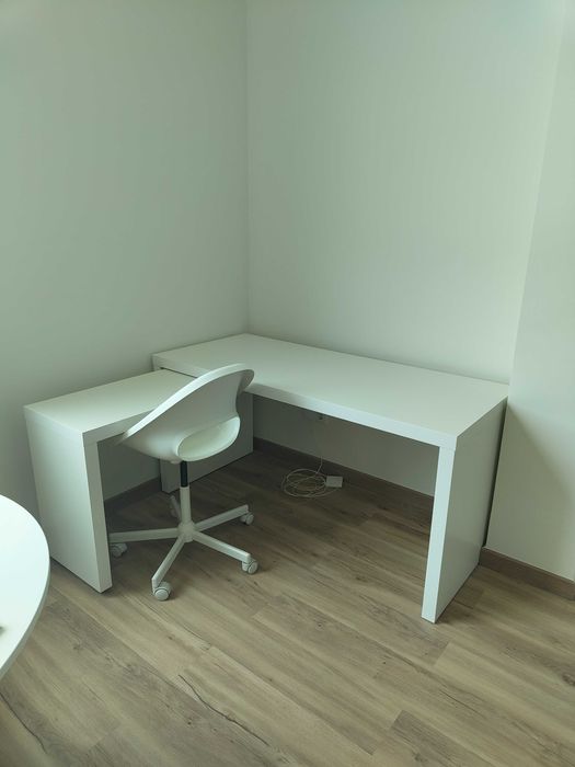 Secretária e cadeira IKEA novos
