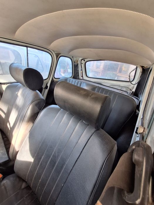 2 unidades Renault's 4L  brancas