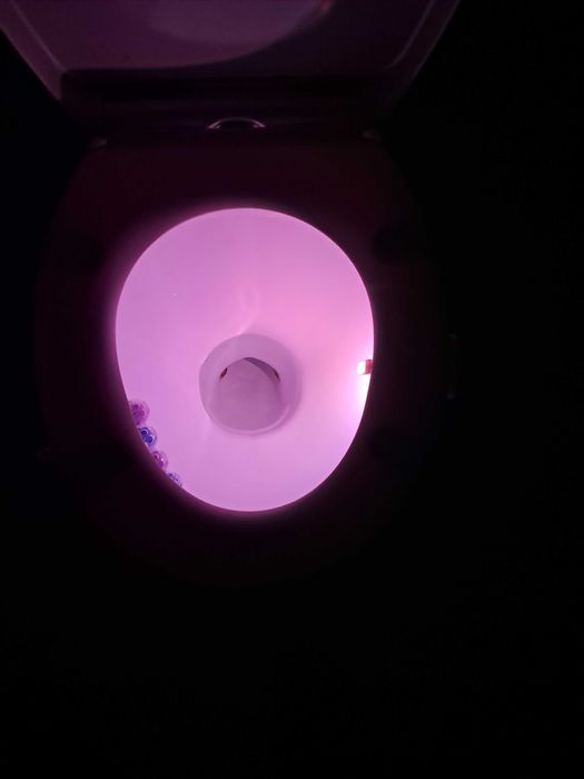 nowe lampki do WC uruchamiane czujnikiem ruchu cena jest za 1 szt