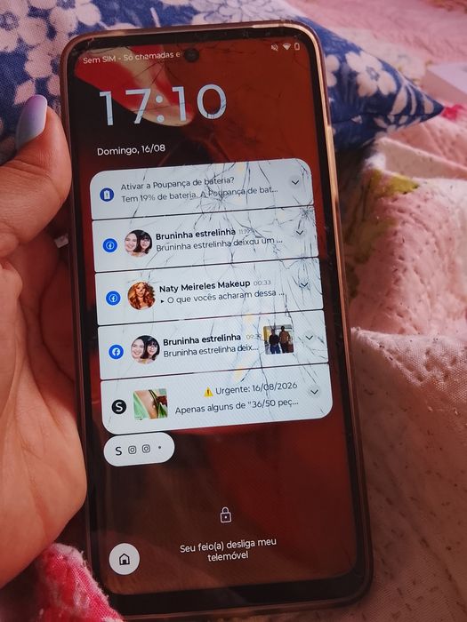 Motorola com tela quebrada