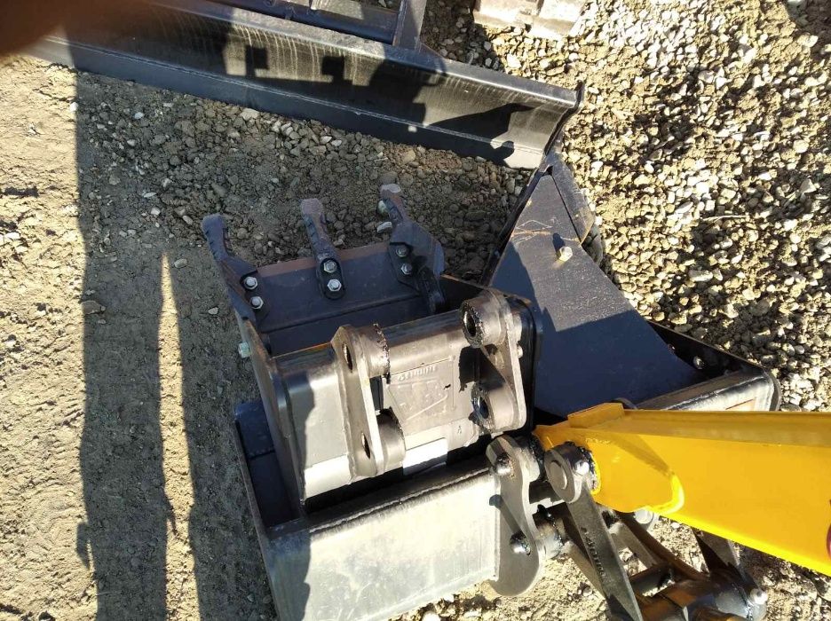 Міні екскаватор. Послуги міні екскаватора