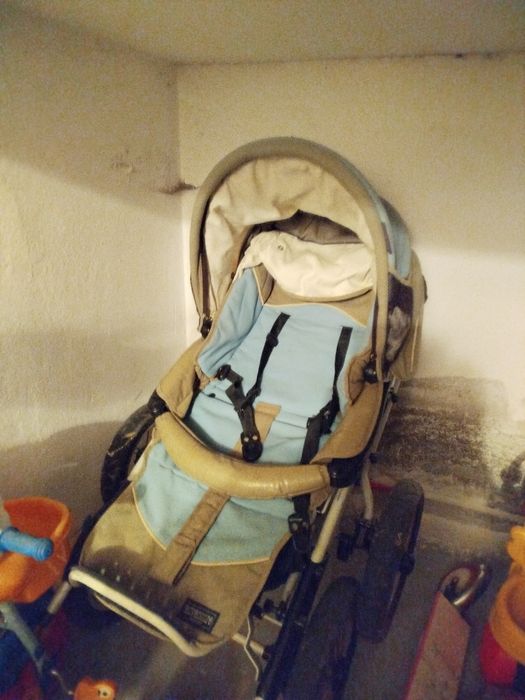 Wózek dziecięcy cztery koła